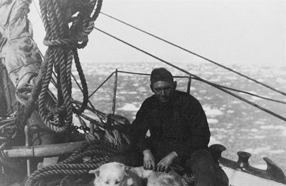 Fotografie Václava Vojtcha z expedice admirála Richarda Evelyna Byrda na...