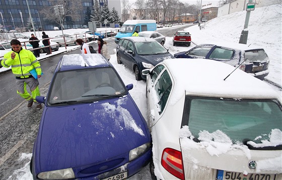 Hromadná dopravní nehoda komplikovala od rána 22. ledna provoz v irím centru