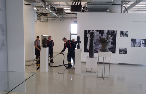 V nové galerii ve Zlín prasklo teplovodní potrubí, voda zalila výstavní
