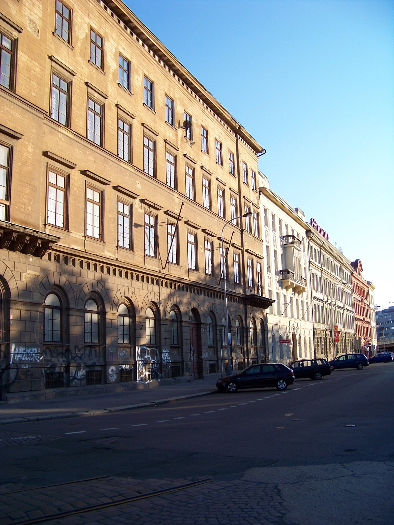 Chátrající Desfourský palác v ulici Na Florenci byl postaven v pozdn�...