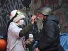 O zdraví promrzlých demonstrant se starají lékai - dobrovolníci (26. ledna...