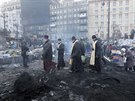 Krajina po bitv. Pravoslavní duchovní mezi kyjevskými barikádami (27. ledna...