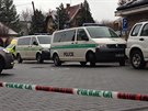 Policisté pi zásahu v Roztokách u Prahy postelili mue, který následn zemel...
