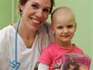 Terezka s dětskou onkoložkou Lucii Cingrošovou a novou panenkou