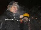 Opoziní lídr Vitalij Kliko se baví s demonstranty v centru Kyjeva. (24. ledna...