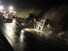 Na dálnice D1 u íek na Brnnsku havaroval kamion, který peváel kyselinu...