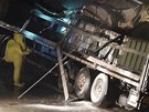 Na dálnice D1 u íek na Brnnsku havaroval kamion, který peváel kyselinu...