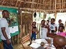 Díky programu na ochranu pírody se kamerunské dti dozvídají, e za...