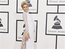 Paris Hiltonová pila na Grammy v atech, pod které si nelze vzít spodní...