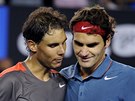 RIVALOVÉ. Rafael Nadal (vlevo) a Roger Federer po semifinále Australian Open. 