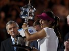 ínská tenistka Li Na s trofejí pro vítzku enské dvouhry na Australian Open.