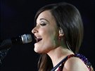 Kacey Musgraves zpívá píse Follow Your Arrow (Grammy 2013)