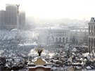 Protivládní demonstranti si na námstí Nezávislosti v centru Kyjeva postavili