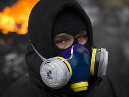 Protivládní demonstrant v centru Kyjeva (28. ledna 2014)