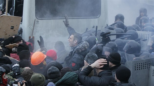 Ukrajinci protestuj proti zkazu veejnch demonstrac (19. ledna 2014)