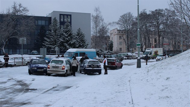 Klskou ulici v st nad Labem uzavela ve stedu rno hromadn nehoda sedmi aut.