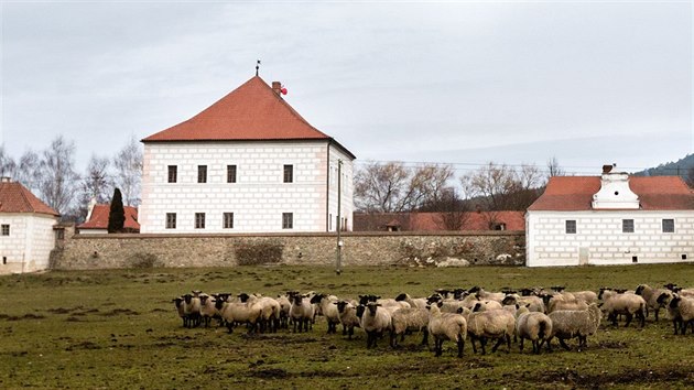 Krnova vodn tvrz, kterou rekonstruuj restituenti