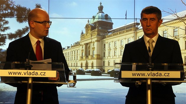 Bohuslav Sobotka a Andrej Babi na tiskové konferenci po prvním jednání vlády.