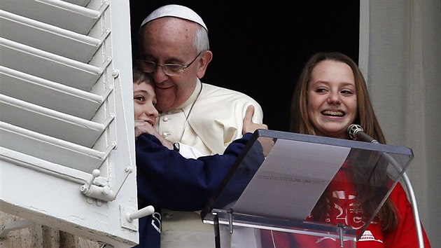 Papež vypustil „holubice míru“, k zemi je poslali racek a vrána šedivka (26. ledna)
