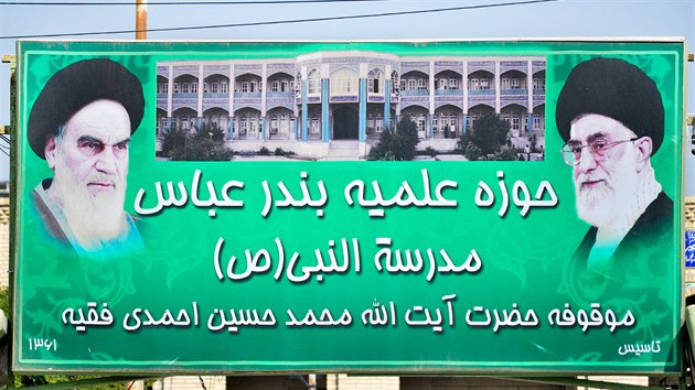 Politický plakát v Bandar Abbásu. Ajatolláhové Chomejní (vlevo) a Chameneí