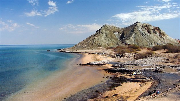 Rozeklané pobřeží ostrova Hormuz