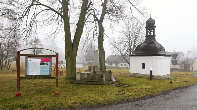 Na poli u Hlávkova na Jihlavsku má vzniknout odbočka z hlavní trati rychlodráhy směrem na Jihlavu. Hlávkov se jinak pyšní kaplí z 18. století.