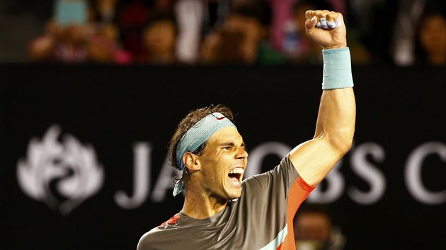 VTZSTV. Rafael Nadal oslavuje po semifinle Australian Open. 