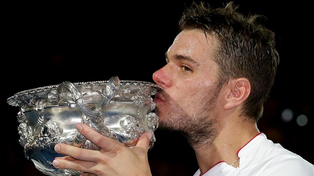 S TROFEJ. Stanislas Wawrinka po triumfu na Australian Open. 