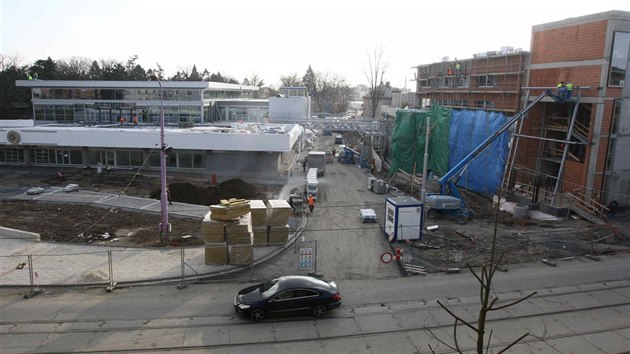 Na olomouckm vstaviti Flora finiuje promna legendrnho pavilonu A. Lid se do nj poprv podvaj 14. nora. Pokrauj i prce ve zbytku vstavit.