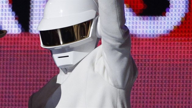 Daft Punk s cenou za nahrávku roku (Grammy 2013)
