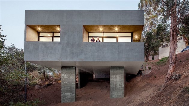 Dm navrhla kalifornsk architektonick kancel Anonymous Architects. 