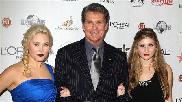 David Hasselhoff a jeho dcery Hayley a Taylor-Ann (3. listopadu 2010)