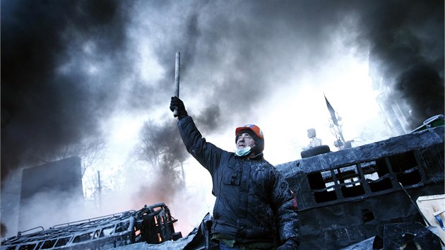 V Kyjev pokrauj stety mezi opozinmi demonstranty a polici. (25. 1. 2014)