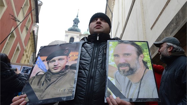 Smuten prvod na pipomenut obt protivldnch demonstrac na Ukrajin proel 26. ledna od kostela Nejsvtjho Salvtora na Staromstsk nmst v Praze. (26. 1. 2014)