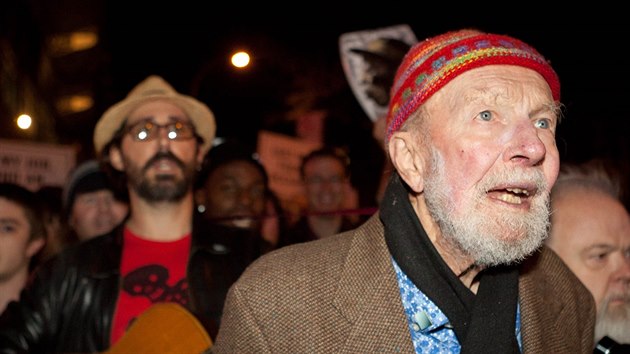 Pete Seeger byl znm tak jako politick a ekologick aktivista. V roce 2011 napklad v New Yorku podpoil protest Occupy Wall Street.