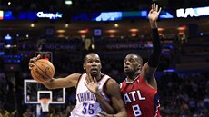 Hv�zda týmu Oklahoma City Kevin Durant se �ítí do dal�ího zakon�ení. Brání ho