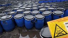 Zásoby DDT m��eme najít i v roce 2014. Na snímku skládka nebezpe�ného odpadu v...