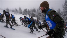 Extrémní armádní závod Winter Survival napříč Jeseníky odstartoval během na...