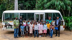 Kamerunské dti, které ped pár dny absolvovaly cestu Toulavým autobusem do...