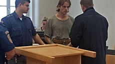 "Hadí mu�" Michal �ály se radí se svým advokátem.