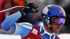 Aksel Lund Svindal v cíli superobího slalomu v Kitzbühelu. 