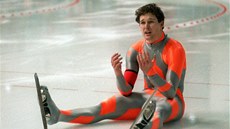 Americký rychlobruslař Dan Jensen po pádu na olympijských hrách v Calgary. 
