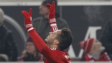 Thiago z Bayernu Mnichov slaví gól. 