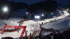 Kombina�ní slalom jel Martin Vráblík a ostatní ly�a�i za um�lého osv�tlení.