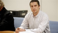 Obchodník se st�elivem Pavel Marcinek u zlínského soudu.