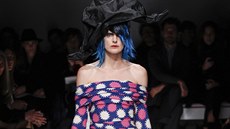 Po 60ti letech se konala módní pehlídka znaky Schiaparelli, která odstartovala týden haute couture.