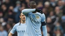 NO TO SNAD NE... Yaya Touré z Manchesteru City neví tomu, e jeho tým...