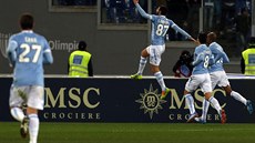 Antonio Candreva z Lazia �ím (s �íslem 87) nechal po tref� do sít� Juventusu...