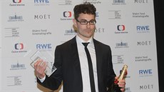 tpán Hulík získal cenu filmové kritiky za scéná k filmu Hoící ke