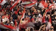 Demonstrace na námstí Tahrír v Káhie pi tetím výroí Mubarakova svrení...